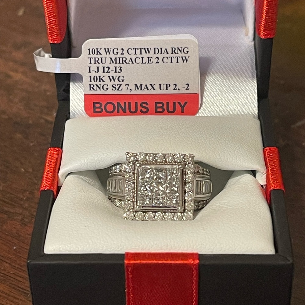 2ct total weight wedding ring.